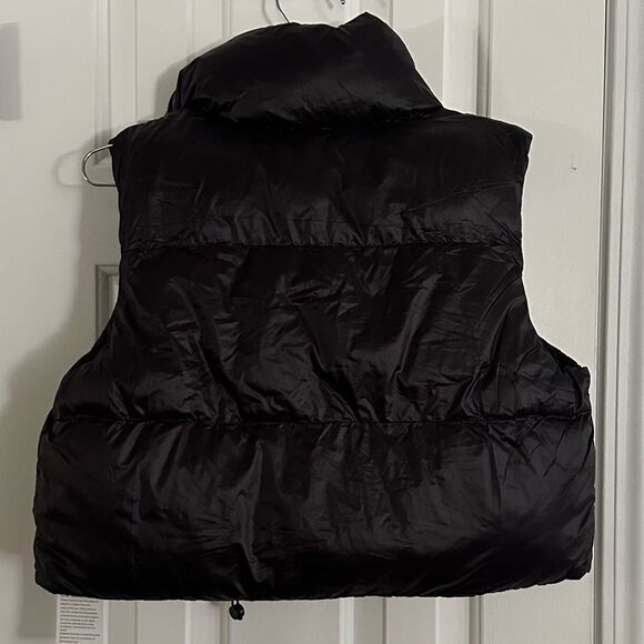 NWT Cropped Puffer Vest, Black, small, front pockets - Picture 4 of 10